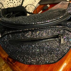 Glitter fanny pack Super cute! Fits up to 43 in waist Like new condition